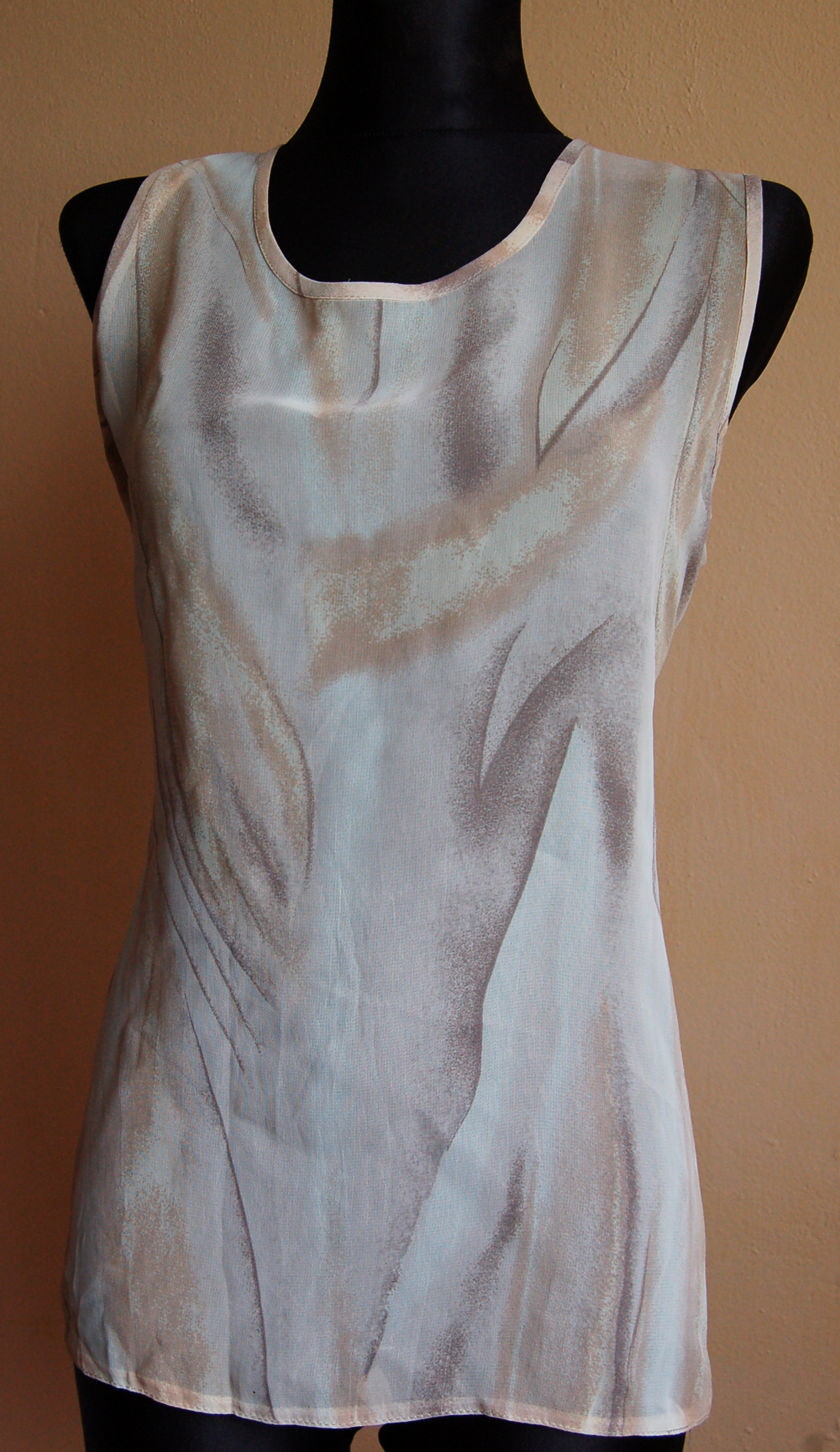 Elegantní dámská halenka bez rukávů - hnědá.