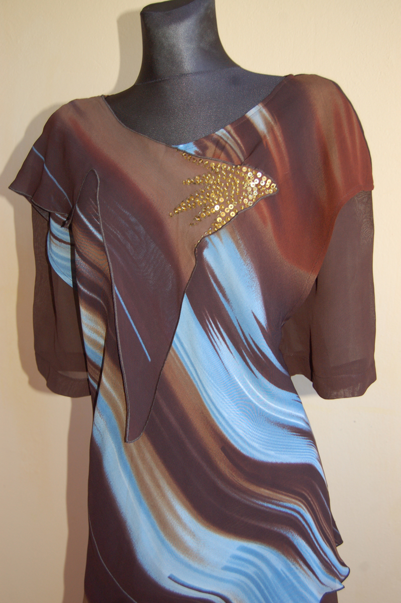 Dámský luxusní kostýmek se sukní - hnědý.