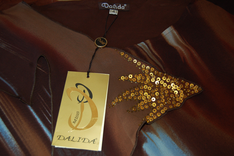 Dámský luxusní kostýmek se sukní - hnědý.