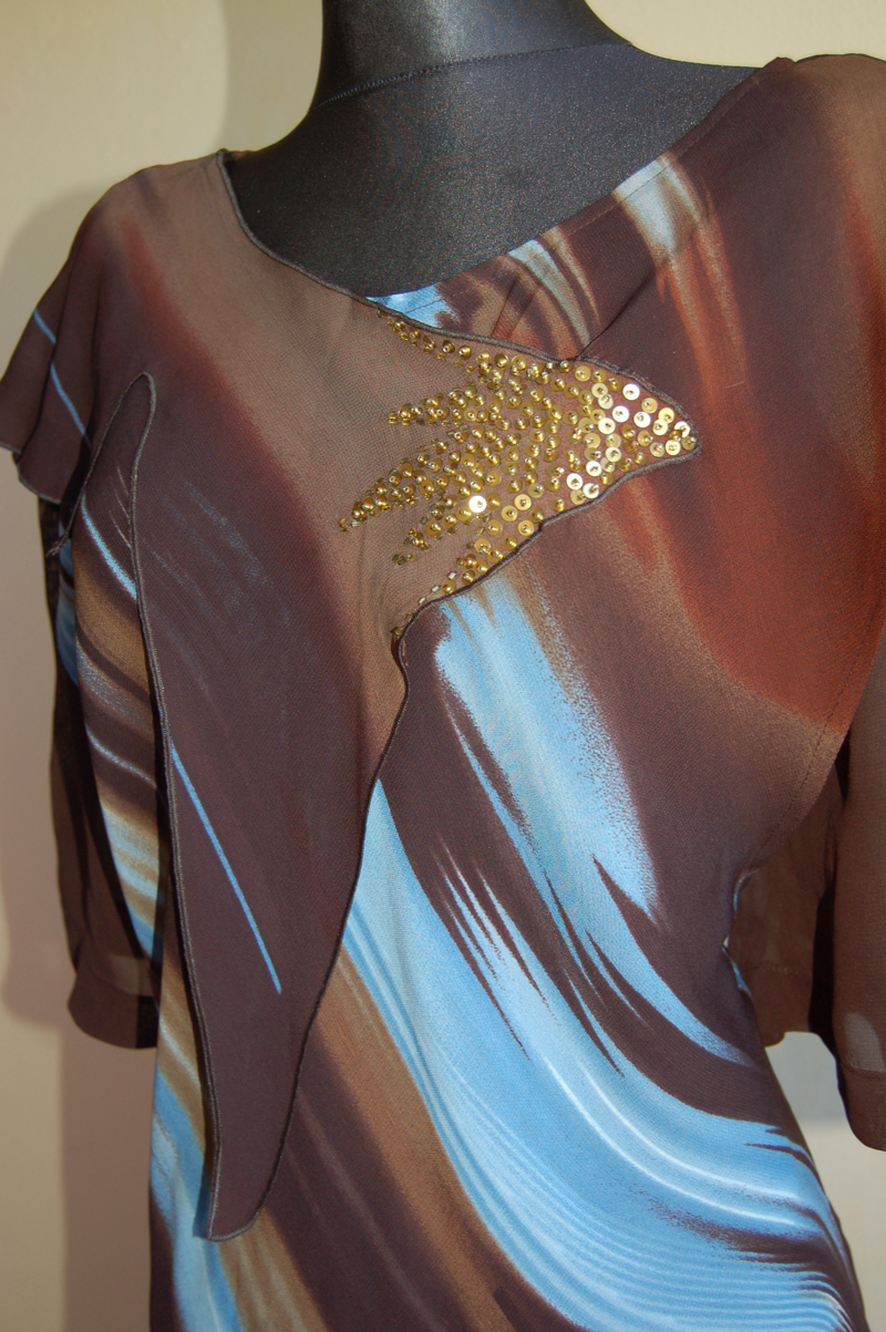 Dámský luxusní kostýmek se sukní - hnědý.