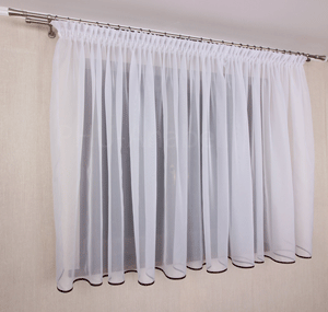 Voálová záclona Michaela  , výška 30 až 160 cm, šířka 100 cm až 500 cm.