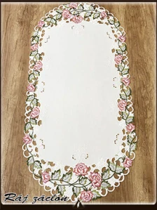 Vyšívaný ubrus  60x120cm Růžička