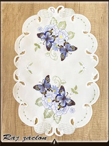 Vyšívaný ubrus 30x45cm - Motýl