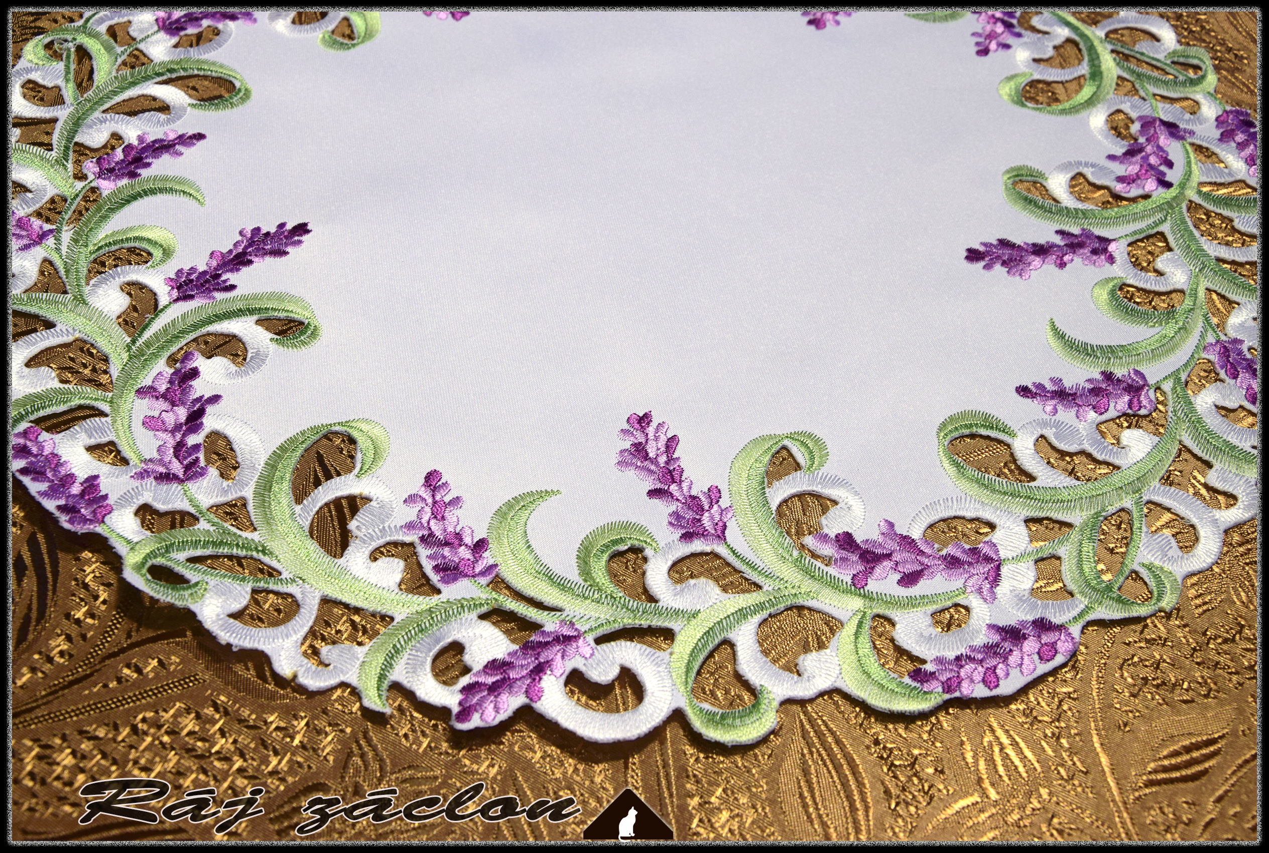 Vyšívaný ubrus kulatý malý  Ø 40cm