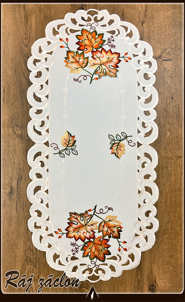 Vyšívaný malý ubrus  40x85cm