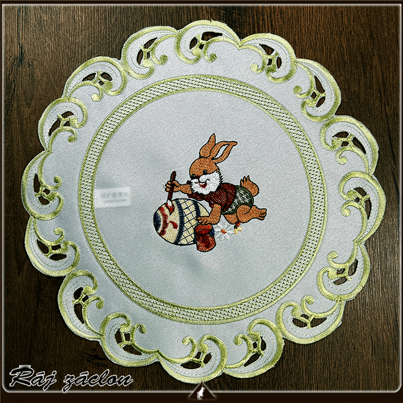 Vyšívaný ubrus kulatý malý  Ø 30cm