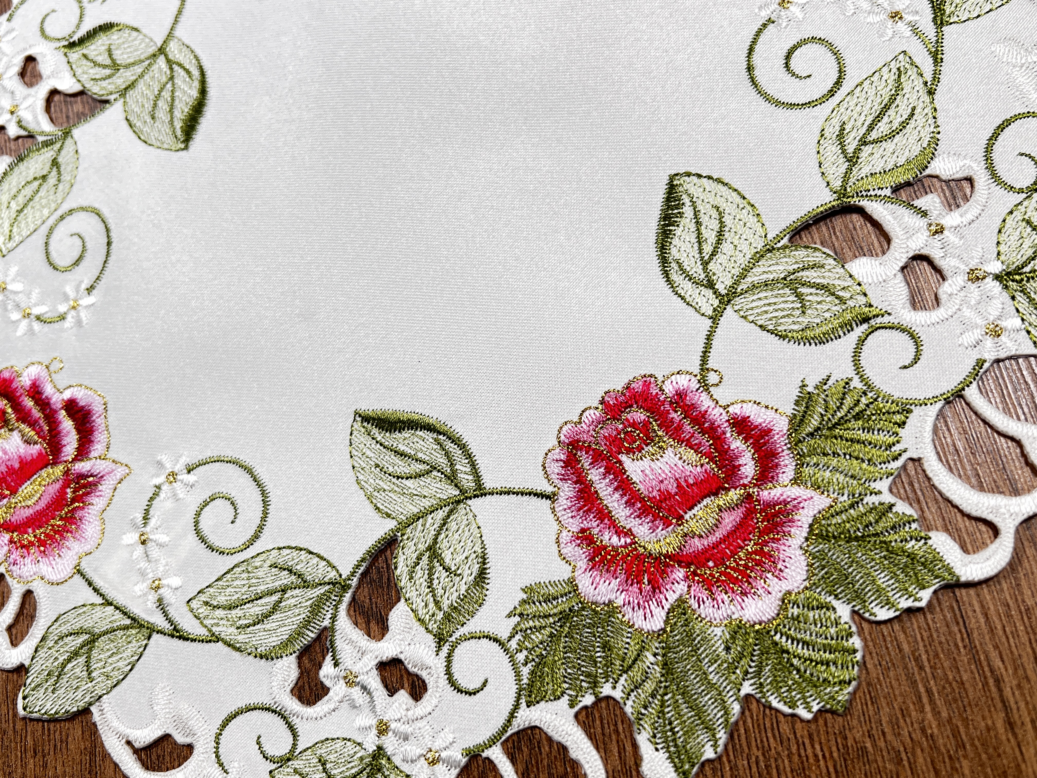 Vyšívaný ubrus kulatý malý Róza - Ø 30cm