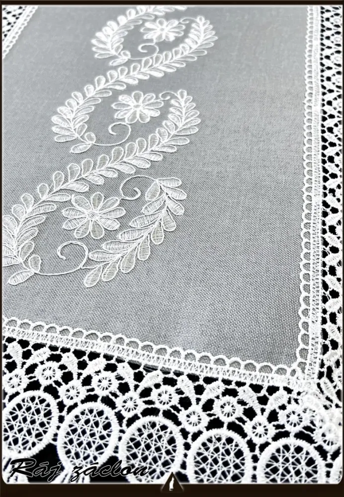 Vyšívaný Ubrus s krajkou 40x85 cm