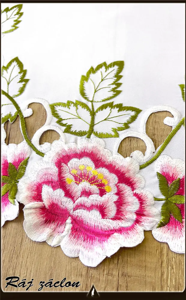 Vyšívaný ubrus 40 cm x 90 cm - Pivoňka