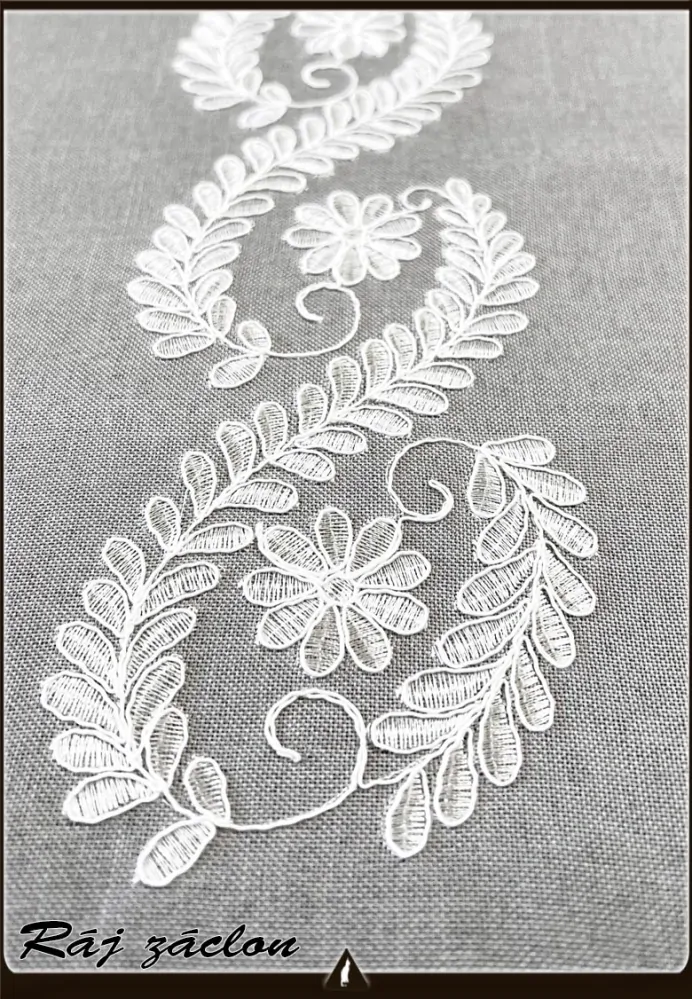 Vyšívaný Ubrus s krajkou 40x85 cm