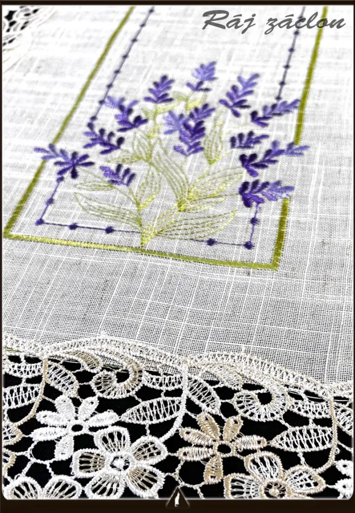 Vyšívaný ubrus Levandule s krajkou 40x85 cm