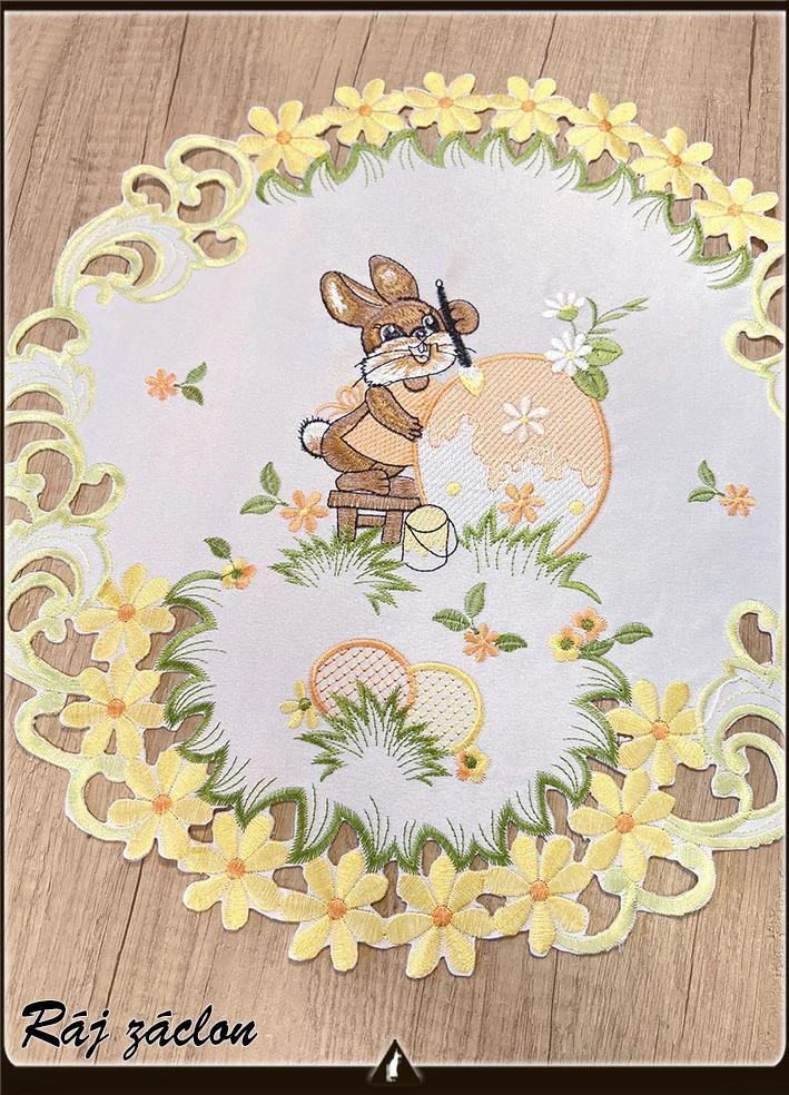 Vyšívaný ubrus kulatý malý  Ø 40cm