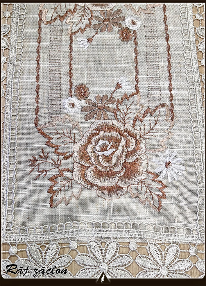 Vyšívaný ubrus Růže s krajkou 30x45 cm