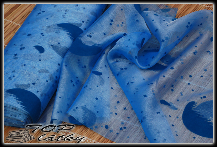 Voál modrý Obloha, šířka 150 cm.