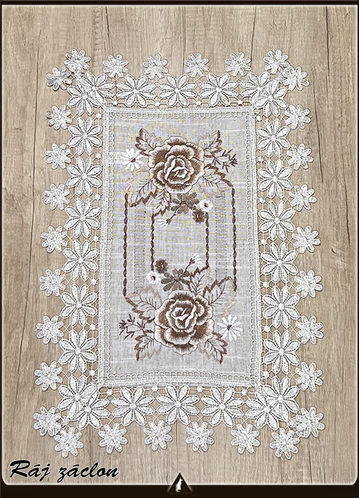 Vyšívaný ubrus Růže s krajkou 30x45 cm